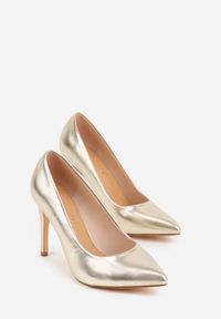 Born2be - Jasnozłote Klasyczne Szpilki Vices ze Skórzaną Wkładką Innadelle. Okazja: na spotkanie biznesowe. Kolor: złoty. Materiał: skóra. Obcas: na szpilce. Styl: klasyczny. Wysokość obcasa: średni #8