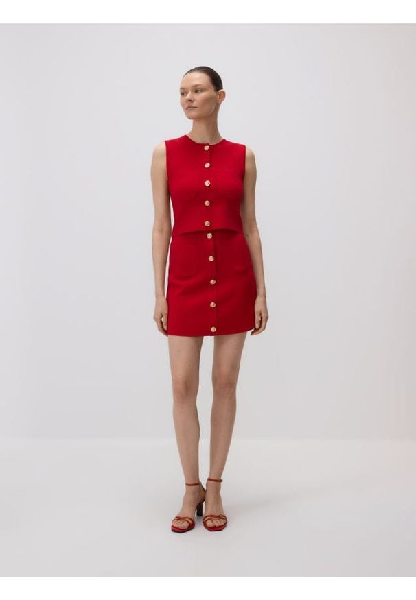 Reserved - Dzianinowa kamizelka - czerwony. Kolor: czerwony. Materiał: dzianina. Wzór: gładki. Styl: klasyczny