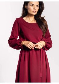 Infinite You - Elegancka sukienka rozkloszowana z długim rękawem bordowa. Kolor: czarny, czerwony, brązowy. Długość rękawa: długi rękaw. Styl: elegancki #2