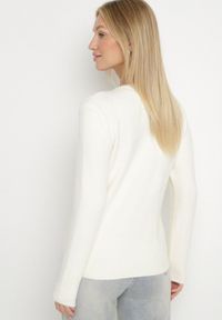 Born2be - Jasnobeżowy Sweter z Wełną w Klasycznym Stylu Firrive. Okazja: na co dzień. Kolor: beżowy. Materiał: wełna. Styl: klasyczny #3