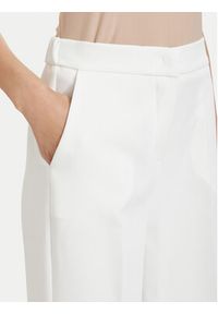 Maryley Spodnie materiałowe 26EB598/43VA Biały Regular Fit. Kolor: biały. Materiał: syntetyk #4