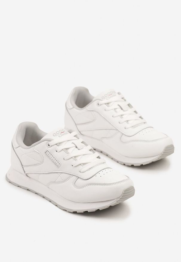 Born2be - Białe Klasyczne Sneakersy ze Skóry Naturalnej Xirivis. Okazja: na co dzień. Kolor: biały. Materiał: skóra. Szerokość cholewki: normalna. Sport: fitness