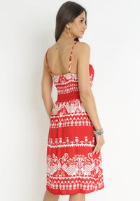 Born2be - Czerwona Sukienka z Wiskozy w Ornamentalny Wzór z Gumką w Talii Hirata. Kolor: czerwony. Materiał: wiskoza #3