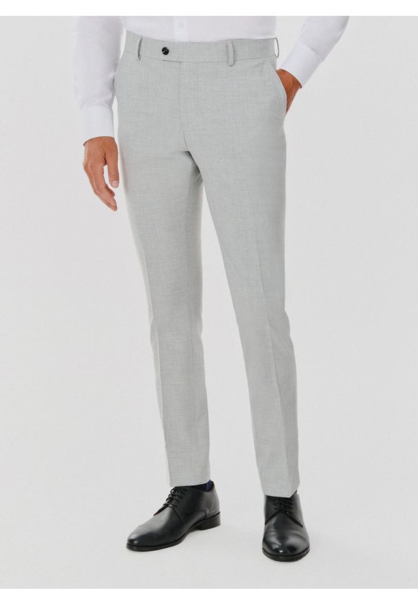 Pako Lorente - PAKO LORENTE – Spodnie garniturowe w kolorze jasnoszarym. Kolor: szary. Materiał: poliester, elastan, wiskoza. Styl: elegancki