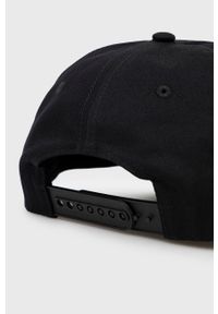New Balance czapka bawełniana kolor czarny z nadrukiem. Kolor: czarny. Materiał: bawełna. Wzór: nadruk