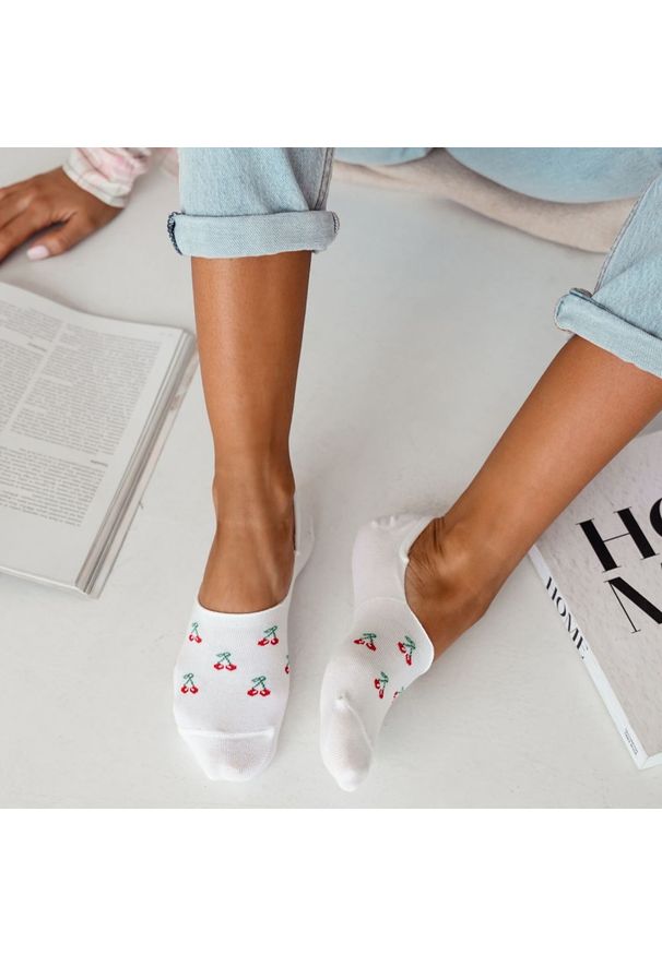 Milena - Microstopki bawełniane małe wiśnie 1161 wh. Kolor: biały. Materiał: bawełna