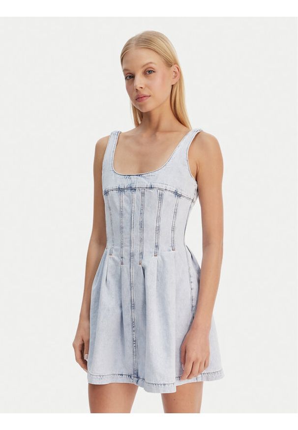 Tommy Jeans Sukienka jeansowa DW0DW22990 Błękitny Slim Fit. Kolor: niebieski. Materiał: bawełna