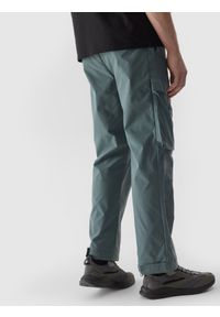 4f - Spodnie casual cargo 4Way Stretch męskie - khaki. Okazja: na co dzień. Kolor: oliwkowy, brązowy, wielokolorowy. Materiał: materiał, tkanina, syntetyk. Styl: casual