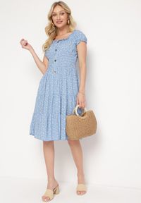 Born2be - Niebieska Bawełniana Sukienka w Drobne Kwiaty z Gumkami w Talii Fielita. Kolor: niebieski. Materiał: bawełna. Długość rękawa: krótki rękaw. Wzór: kwiaty. Sezon: lato. Styl: elegancki #7