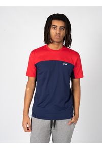 Fila T-Shirt "Tee" | FAM0325 | Mężczyzna | Czerwony, Granatowy. Okazja: na co dzień. Kolor: czerwony, wielokolorowy, niebieski. Materiał: bawełna. Styl: casual