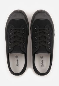 Born2be - Czarne Basicowe Trampki z Podeszwą ze Żłobieniami Laurinatea. Okazja: na co dzień. Kolor: czarny. Materiał: jeans. Styl: casual, elegancki, klasyczny #9