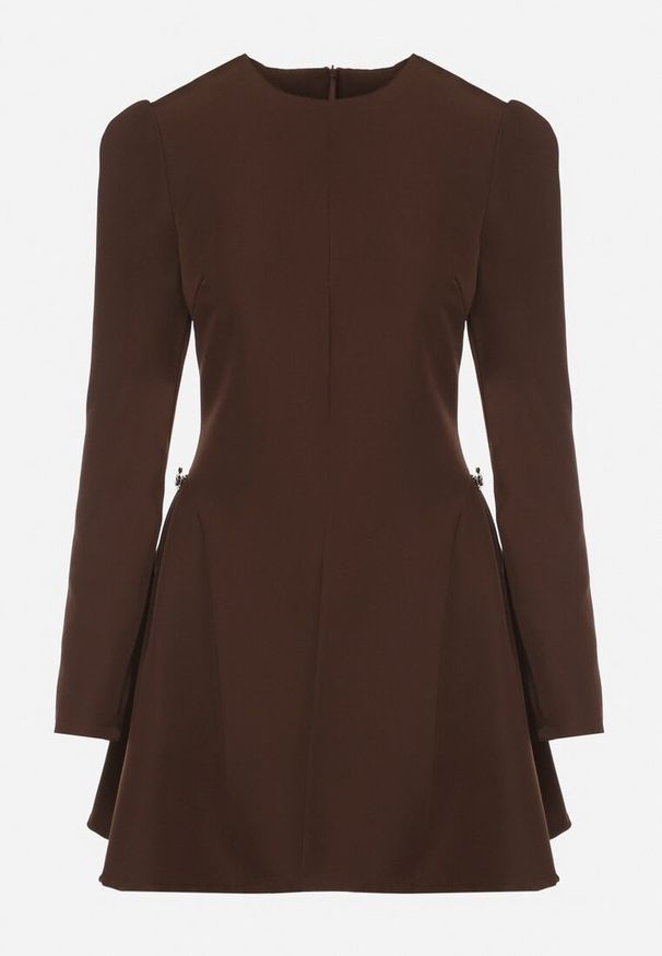 Born2be - Brązowa Rozkloszowana Sukienka Ozdobiona Metaliczną Aplikacją Eleslie. Okazja: na randkę, na imprezę. Kolor: brązowy. Wzór: aplikacja. Styl: elegancki