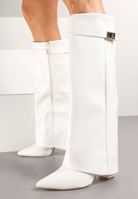 Born2be - Białe Kozaki z Szeroką Cholewką i Szpiczastym Noskiem Jazmynn. Okazja: na co dzień. Wysokość cholewki: przed kolano. Nosek buta: szpiczasty. Kolor: biały. Szerokość cholewki: szeroka. Styl: wizytowy, klasyczny, casual, elegancki #1