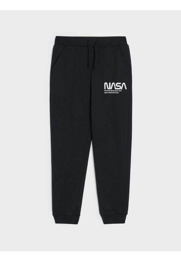 Sinsay - Spodnie dresowe NASA - czarny. Kolor: czarny. Materiał: dresówka