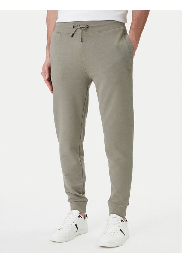 Guess Spodnie dresowe Z2YB22 KAIJ1 Zielony Regular Fit. Kolor: zielony. Materiał: bawełna