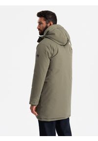 Ombre Clothing - Klasyczna męska długa kurtka typu parka – oliwkowa V3. Typ kołnierza: kaptur. Kolor: oliwkowy. Materiał: guma, syntetyk, poliester, materiał. Długość: długie. Wzór: gładki, aplikacja. Styl: klasyczny #6