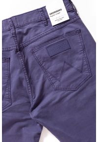 Wrangler - WRANGLER SPODNIE MĘSKIE GREENSBORO DUSK PURPLE W15QRU25K. Materiał: jeans #9