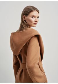 Ochnik - Długi brązowy płaszcz damski oversize. Kolor: brązowy. Materiał: poliester. Długość: długie