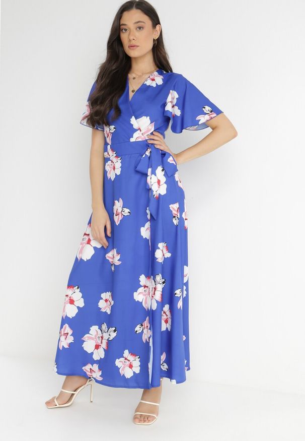 Born2be - Ciemnoniebieska Sukienka Diokharei. Kolor: niebieski. Materiał: wiskoza. Długość rękawa: krótki rękaw. Wzór: kwiaty. Typ sukienki: kopertowe. Długość: maxi