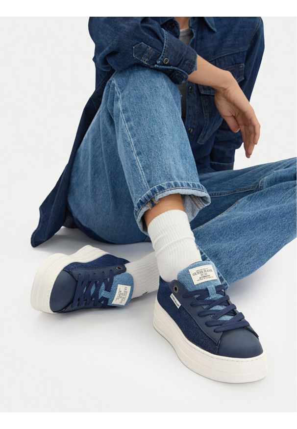 Guess Jeans Sneakersy WBEO-GSJ0917 Niebieski. Kolor: niebieski. Materiał: materiał