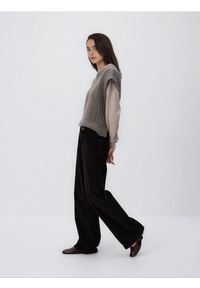 Reserved - Sztruksowe spodnie - ciemnobrązowy. Kolor: brązowy. Materiał: sztruks #1