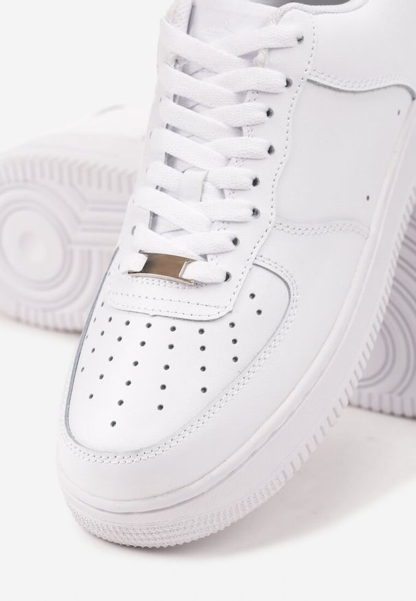 Born2be - Białe Buty Sportowe Sneakersy ze Skóry Naturalnej z Perforacją Solnelisse. Okazja: na co dzień. Kolor: biały. Materiał: skóra