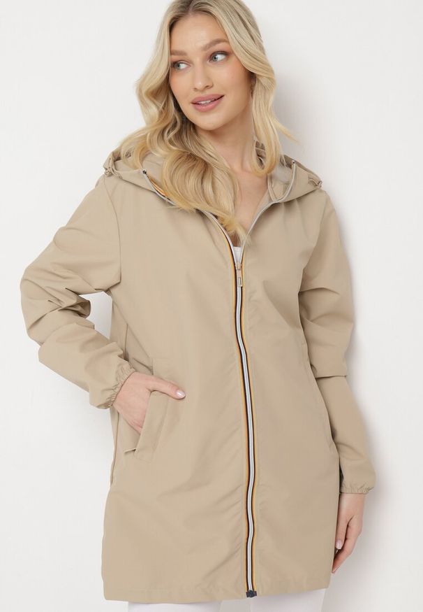 Born2be - Beżowa Kurtka Wiatrówka na Zamek Błyskawiczny z Kapturem Radisca. Typ kołnierza: kaptur. Kolor: beżowy