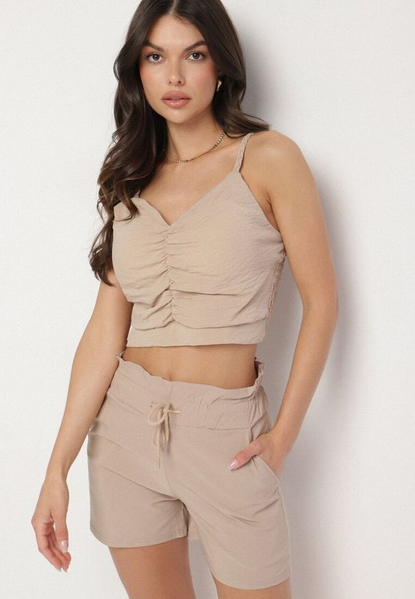 Born2be - Beżowe Szorty z Bawełną z Wysokim Stanem Ozdobione Falbanką i Sznurkiem Acreria. Okazja: na spacer, na co dzień. Stan: podwyższony. Kolor: beżowy. Materiał: bawełna. Wzór: aplikacja. Sezon: lato. Styl: elegancki, casual