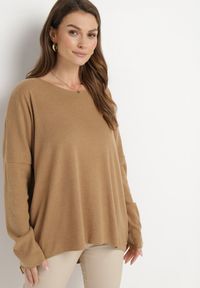 Born2be - Beżowy Luźny Sweter z Miękkiej Dzianiny Nuchima. Kolor: beżowy. Materiał: dzianina