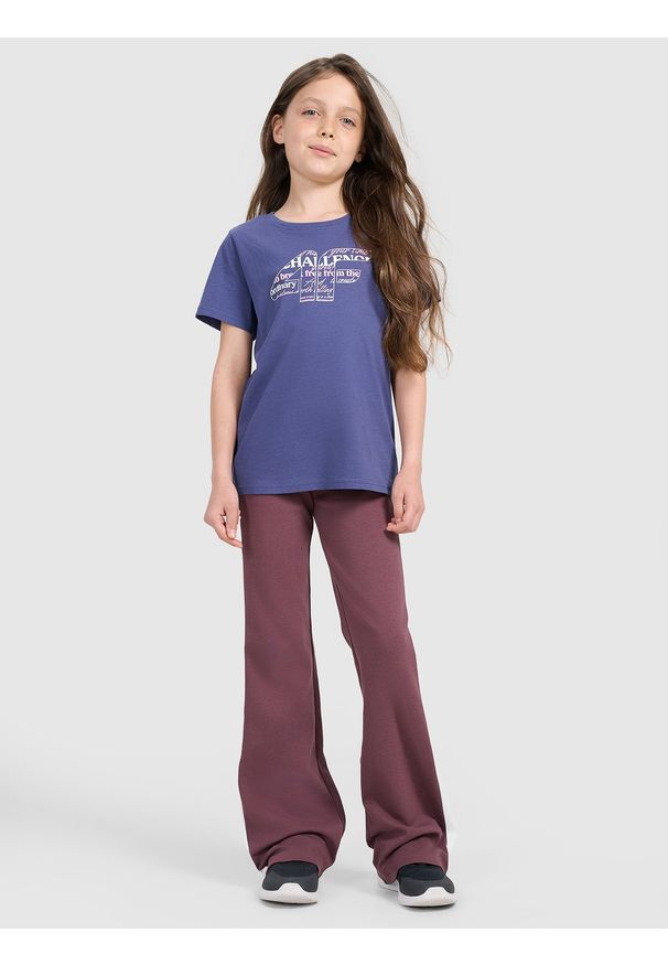 4f - 4F T-shirt regular z nadrukiem dziewczęcy - granatowy 152 (11-12 lat). Okazja: na co dzień. Kolor: niebieski. Materiał: jersey, bawełna, materiał. Długość rękawa: krótki rękaw. Długość: krótkie. Wzór: nadruk. Sezon: lato. Styl: sportowy, młodzieżowy, klasyczny, casual
