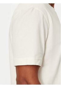 Calvin Klein Jeans T-Shirt J30J326158 Écru Regular Fit. Materiał: bawełna