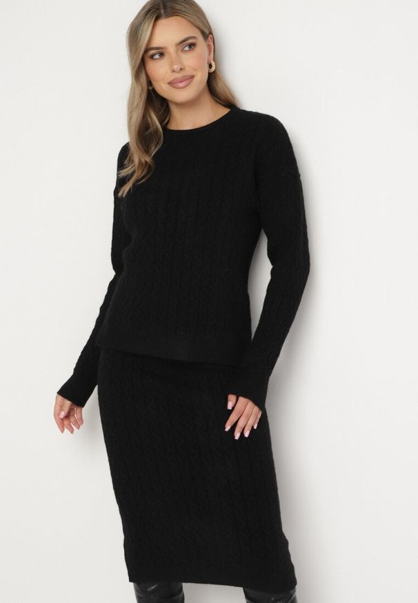 Born2be - Czarny Komplet Dzianinowy Sweter i Ołówkowa Spódnica z Ozdobnym Splotem Sairens. Kolor: czarny. Materiał: dzianina. Wzór: ze splotem