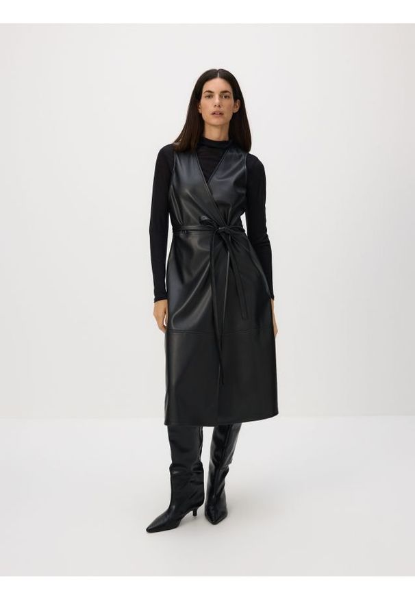 Reserved - Sukienka z imitacji skóry - czarny. Kolor: czarny. Materiał: skóra. Typ sukienki: proste