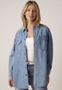 Born2be - Niebieska Jeansowa Koszula Oversize z Bawełną Dinilena. Okazja: na spacer, na co dzień, do pracy. Kolor: niebieski. Materiał: bawełna, jeans. Długość: długie. Styl: casual, elegancki #8