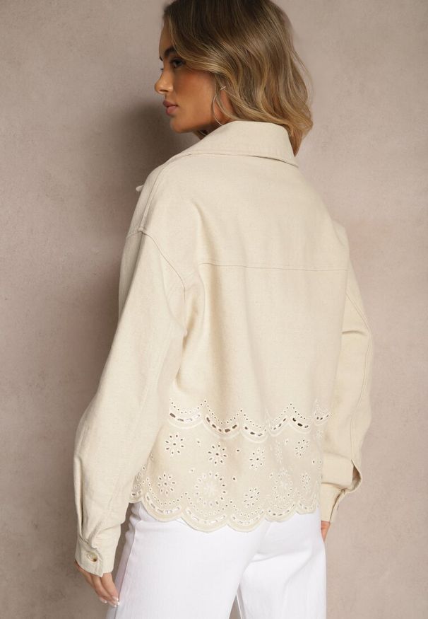 Renee - Beżowa Kurtka Ażurowa o Koszulowym Kroju z Kieszeniami Leniera. Okazja: na co dzień. Kolor: beżowy. Materiał: jeans. Wzór: ażurowy. Sezon: wiosna. Styl: casual, klasyczny, elegancki