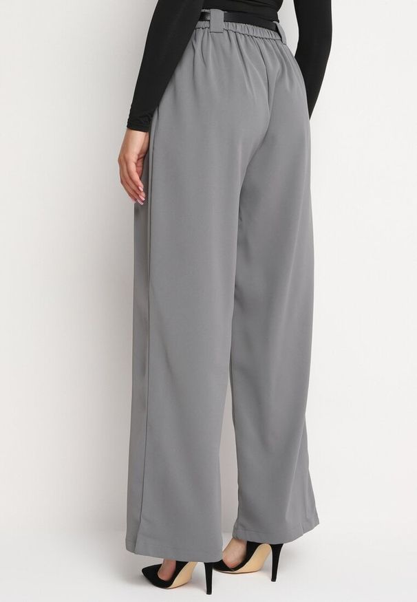 Born2be - Szare Garniturowe Spodnie o Szerokim Kroju z Gumką i Paskiem w Talii Verittha. Okazja: na co dzień. Kolor: szary. Styl: elegancki, casual, klasyczny