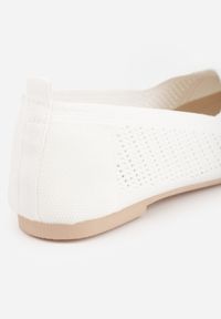 Renee - Białe Płaskie Balerinki z Siateczkowego Materiału Nelibra. Okazja: na spotkanie biznesowe, na co dzień. Kolor: biały. Materiał: materiał. Styl: elegancki, biznesowy, casual #7