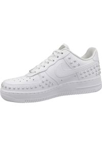 Nike - Buty sportowe Sneakersy damskie, Air Force 1 '07 XX Studded. Kolor: biały. Model: Nike Air Force. Sport: turystyka piesza