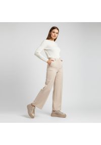 Sneakersy damskie Armodo, cholewka ze skóry naturalnej perforowana forma zapewniająca lekkość klasyczne sznurowanie stabilna podeszwa, beżowe, DS-777. Zapięcie: sznurówki. Kolor: beżowy. Materiał: skóra. Szerokość cholewki: normalna. Wzór: ażurowy. Obcas: na platformie. Styl: klasyczny #9