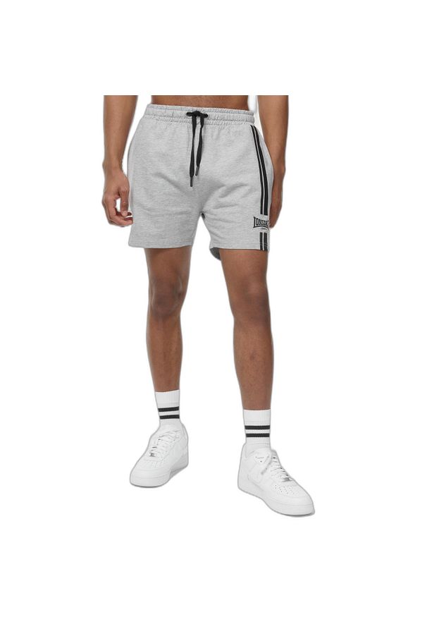 Krótka Lonsdale Ardcharnich. Kolor: czarny, szary, wielokolorowy. Materiał: tkanina. Długość: krótkie. Sport: fitness