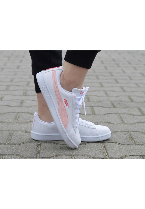 Buty lifestyle damskie Puma Up 372605 37. Kolor: biały. Sport: turystyka piesza