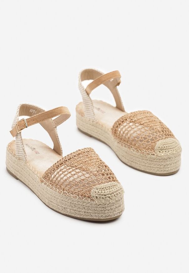 Renee - Ciemnobeżowe Sandały w Stylu Espadryli z Plecioną Platformą i Cholewką Elisova. Okazja: na spacer, na plażę. Zapięcie: sprzączka. Kolor: beżowy. Sezon: lato. Obcas: na platformie. Styl: elegancki, klasyczny. Wysokość obcasa: średni