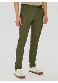 PAKO LORENTE – Zielone gładkie spodnie męskie P24SF-WX-003-Z-0 - Pako Lorente. Kolor: zielony. Materiał: bawełna. Wzór: gładki. Sezon: wiosna. Styl: klasyczny #7