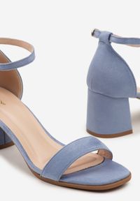 Born2be - Niebieskie Sandały Vices na Obcasie w Klasycznym Stylu Sarmeira. Okazja: na co dzień. Zapięcie: sprzączka. Kolor: niebieski. Materiał: jeans. Wzór: kwiaty. Obcas: na obcasie. Styl: klasyczny. Wysokość obcasa: średni