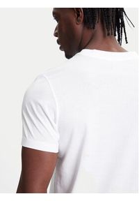 Kappa T-Shirt Logo Korpo Cafers 304J150 Biały Slim Fit. Kolor: biały. Materiał: bawełna