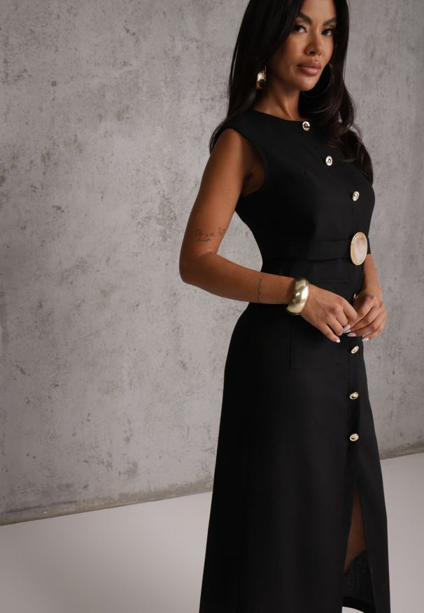 Renee - Czarna Sukienka z Wiskozą i Lnem w Eleganckim Stylu z Paskiem z Ozdobą Coritia. Okazja: na co dzień. Kolor: czarny. Materiał: len, wiskoza. Wzór: aplikacja. Sezon: lato. Typ sukienki: proste. Styl: elegancki