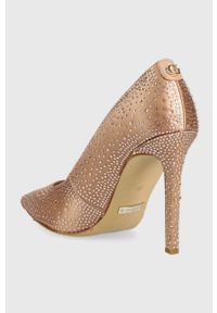Guess szpilki Silks kolor beżowy FL5SLK SAT08 NUDE. Kolor: beżowy. Materiał: skóra. Obcas: na szpilce. Wysokość obcasa: średni #5