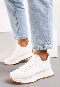 Born2be - Białe Sznurowane Sneakersy na Platformie z Miękką Cholewką Stratis. Kolor: biały. Szerokość cholewki: normalna. Obcas: na platformie