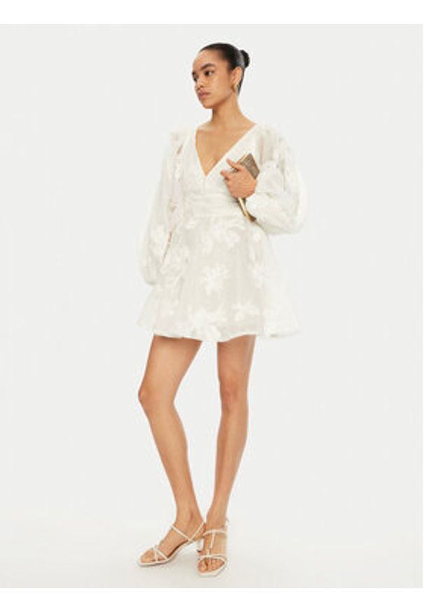 BARDOT - Bardot Sukienka koktajlowa 58475DB5 Écru Regular Fit. Materiał: syntetyk. Styl: wizytowy