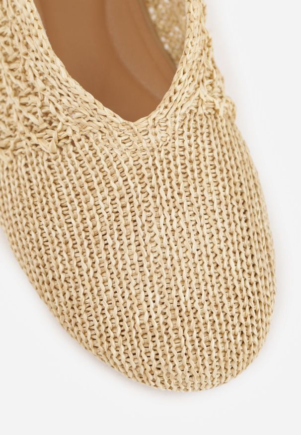 Born2be - Beżowe Plecione Balerinki VICES z Paskiem z Klamerką i Wycięciem V Nemecea. Okazja: na co dzień. Zapięcie: pasek. Kolor: beżowy. Materiał: jeans. Szerokość cholewki: normalna. Wzór: haft. Sezon: lato. Styl: boho, casual, elegancki